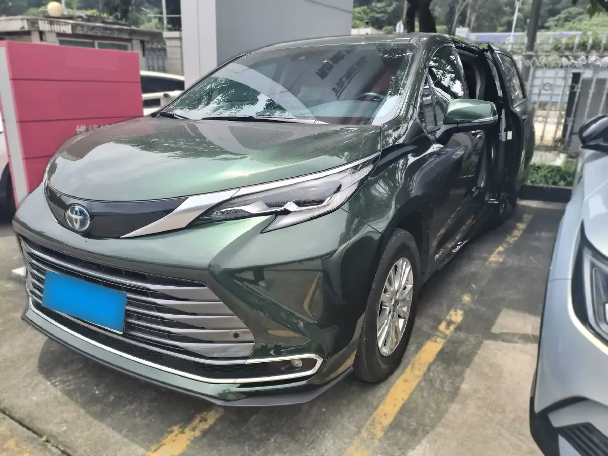 2021 Toyota Sienna 2.5L 192HP L4 E-CVT Hybrid