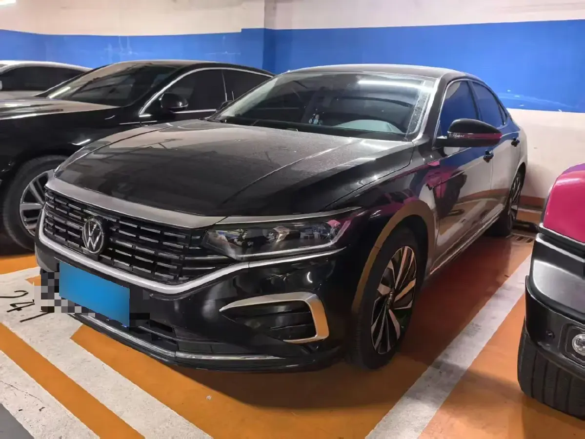 2023 Volkswagen Passat 2.0T 186HP L4 7DCT