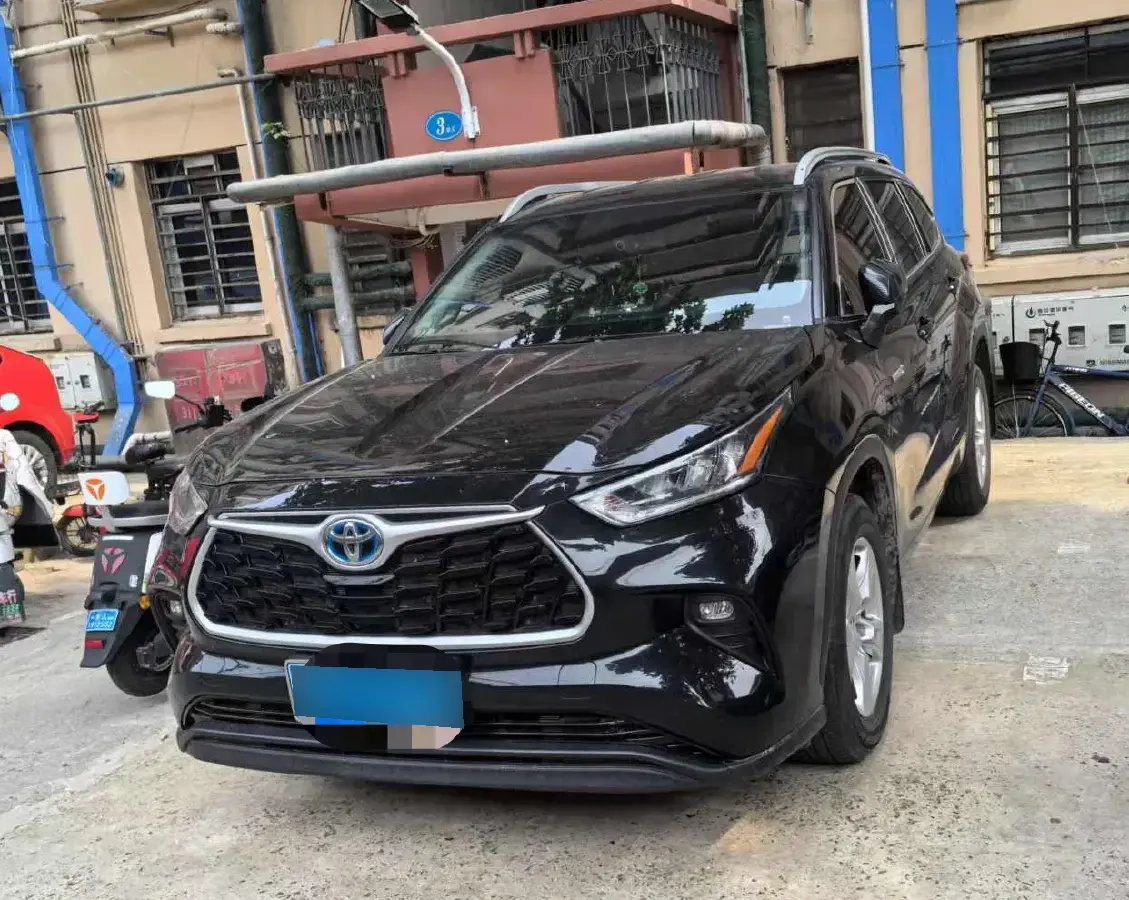 2023 Toyota Highlander 2.5L 189HP L4 E-CVT Hybrid 2023 Toyota Highlander 2.5L 189HP L4 E-CVT Hybrid