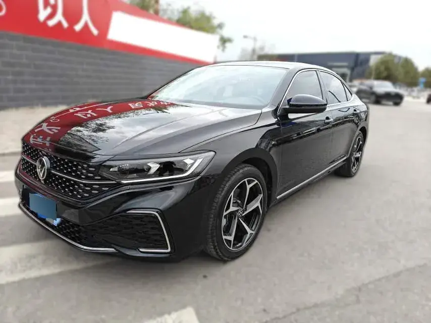 2024 Volkswagen Passat 2.0T 220HP L4 7DCT