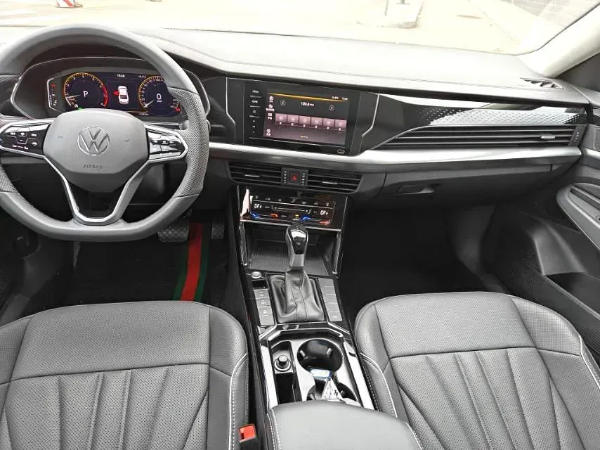 2024 Volkswagen Passat 2.0T 220HP L4 7DCT,autocango,china used car exporter,china ev exporter,chinese used car exporter,chinese used ev exporter