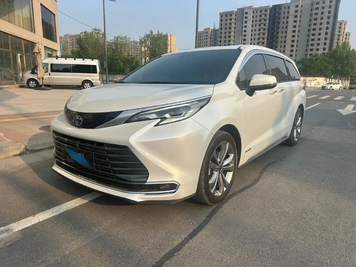 2023 Toyota Sienna 2.5L 189HP L4 E-CVT Hybrid