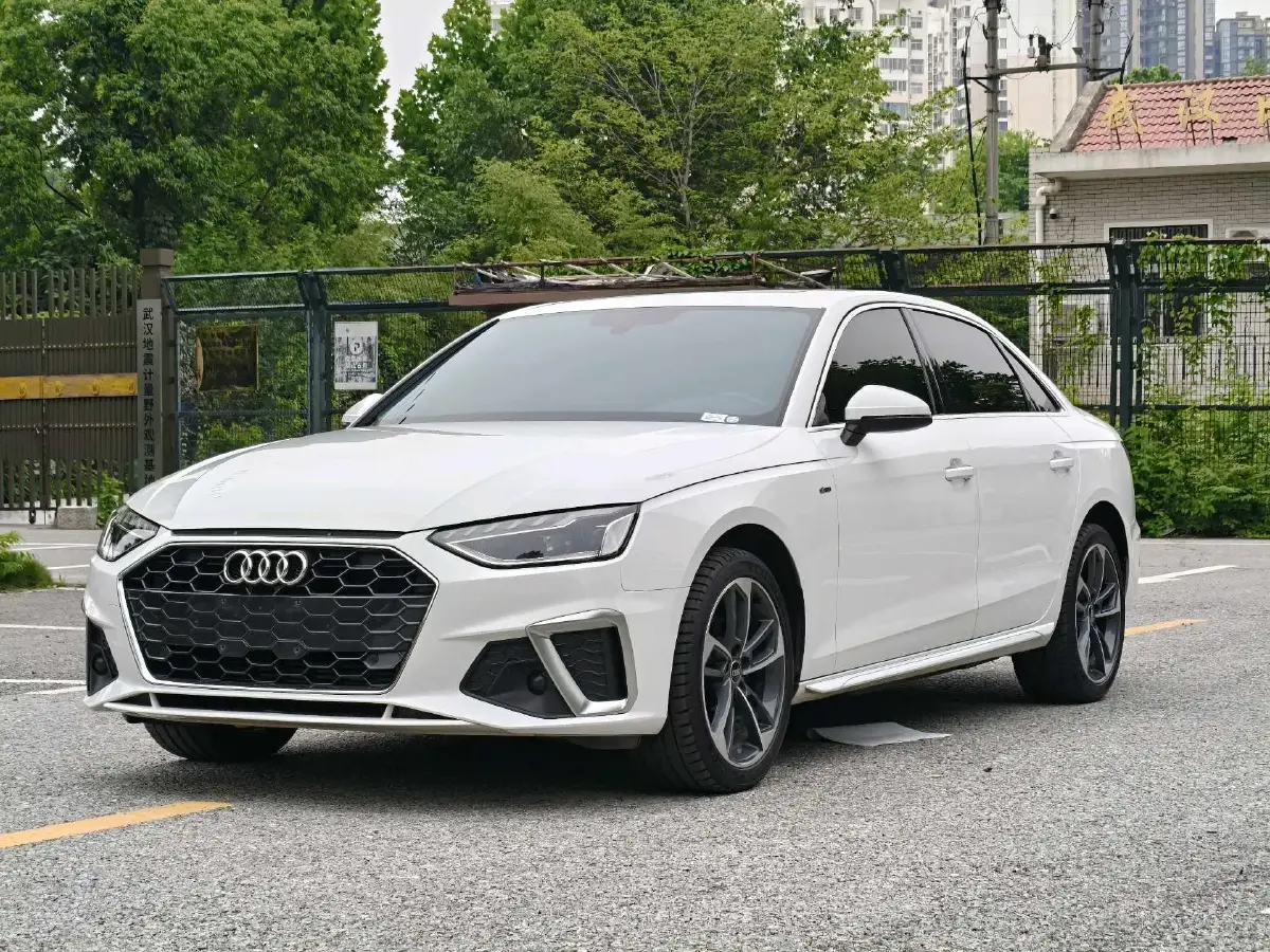 2022 Audi A4L 2.0T 190HP L4 7DCT