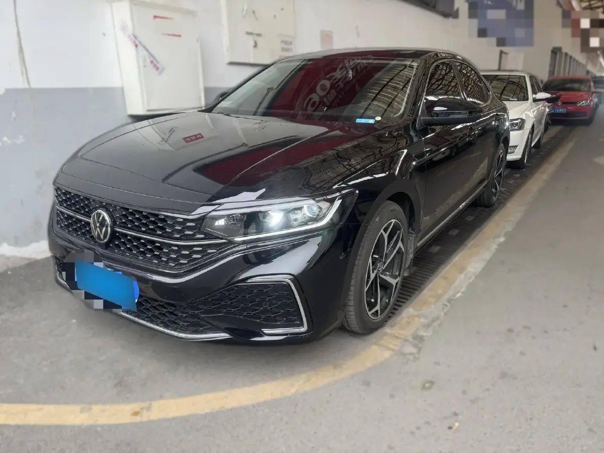 2024 Volkswagen Passat 2.0T 220HP L4 7DCT