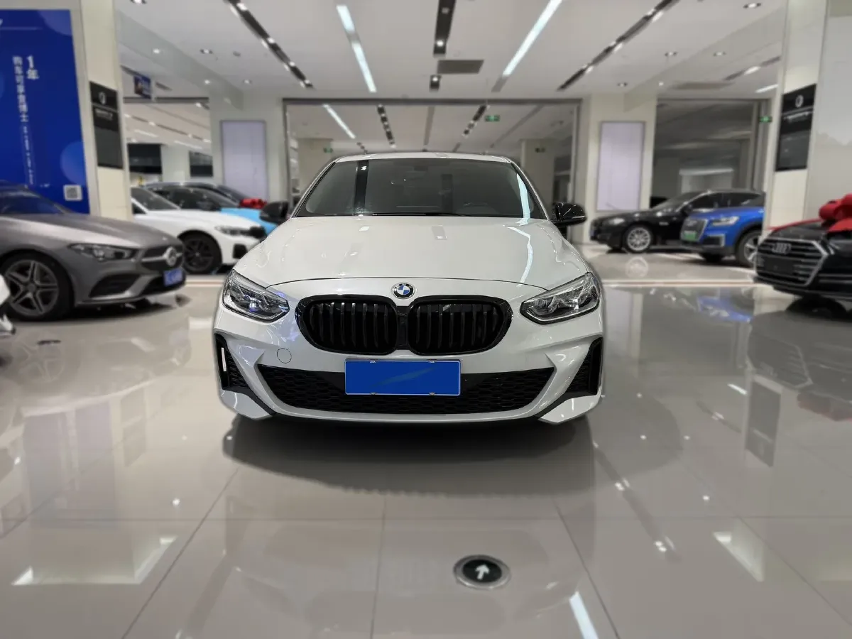 2022 BMW 1 Series 1.5T 140HP L3 7DCT,autocango,china used car exporter,china ev exporter,chinese used car exporter,chinese used ev exporter