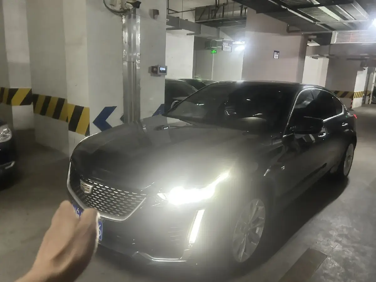 2022 Cadillac CT5 2.0T 237HP L4 10AT