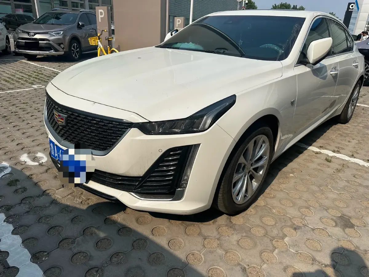 2022 Cadillac CT5 2.0T 237HP L4 10AT