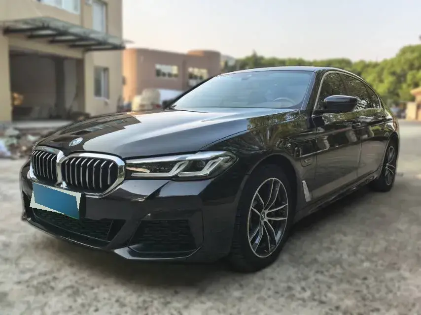 2022 BMW 5 Series 2.0T 184HP L4 8AT PHEV 17.7KWH