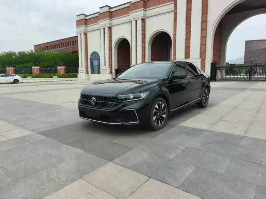 2023 Volkswagen Passat 2.0T 186HP L4 7DCT