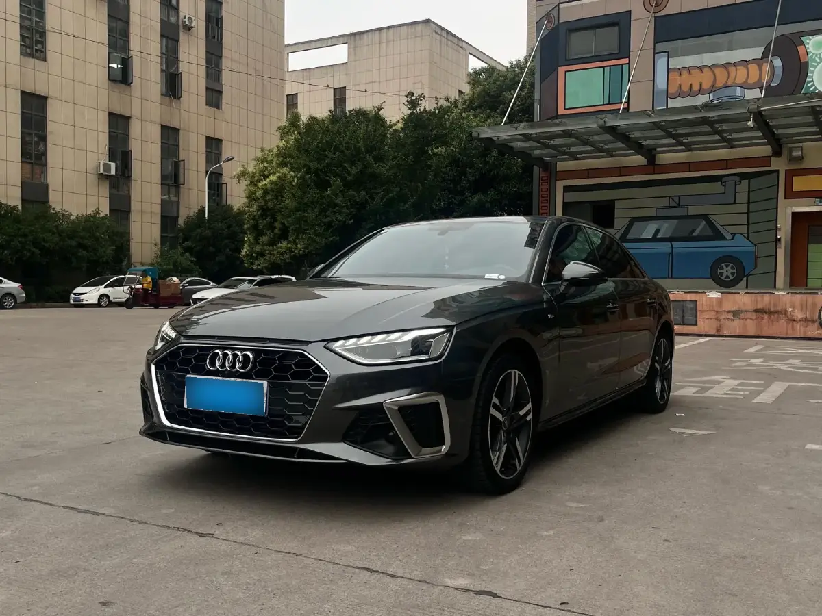 2022 Audi A4L 2.0T 190HP L4 7DCT