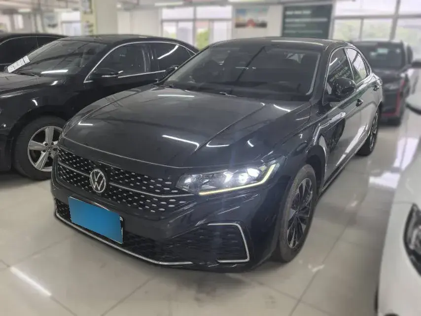 2022 Volkswagen Passat 2.0T 186HP L4 7DCT