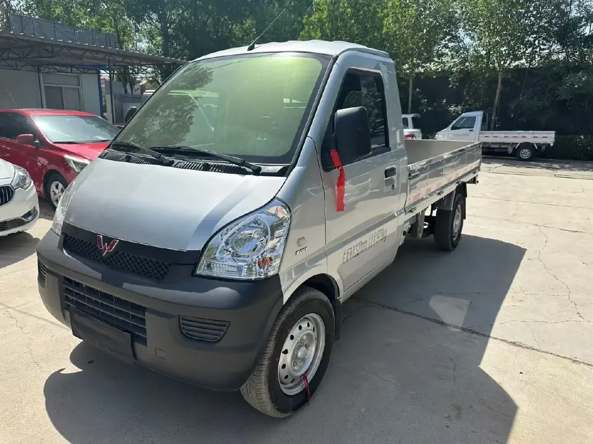 2022 WuLing RongGuang Mini Truck 1.5L 99HP L4 5MT