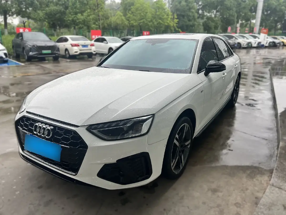 2022 Audi A4L 2.0T 190HP L4 7DCT