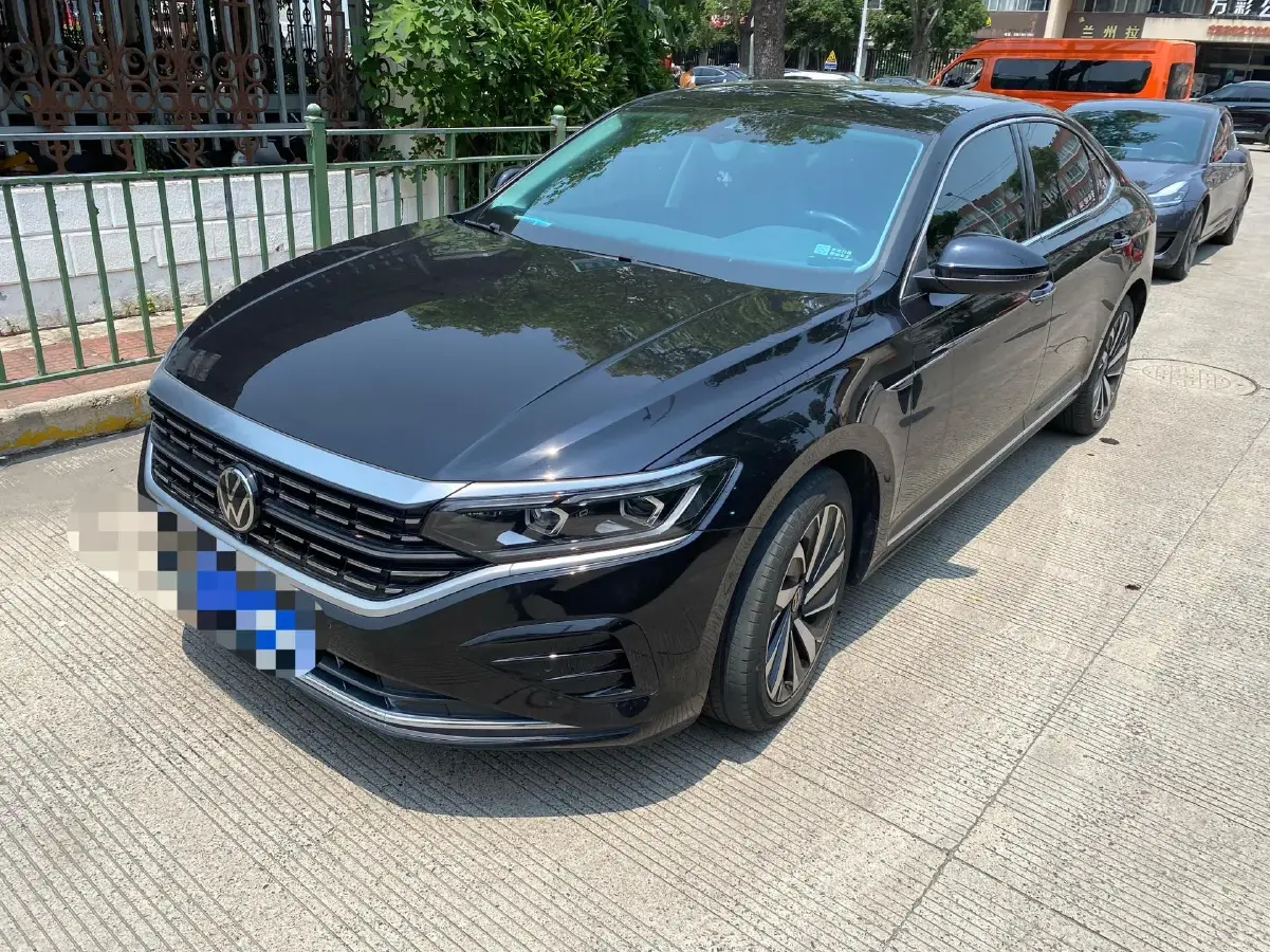 2023 Volkswagen Passat 2.0T 220HP L4 7DCT