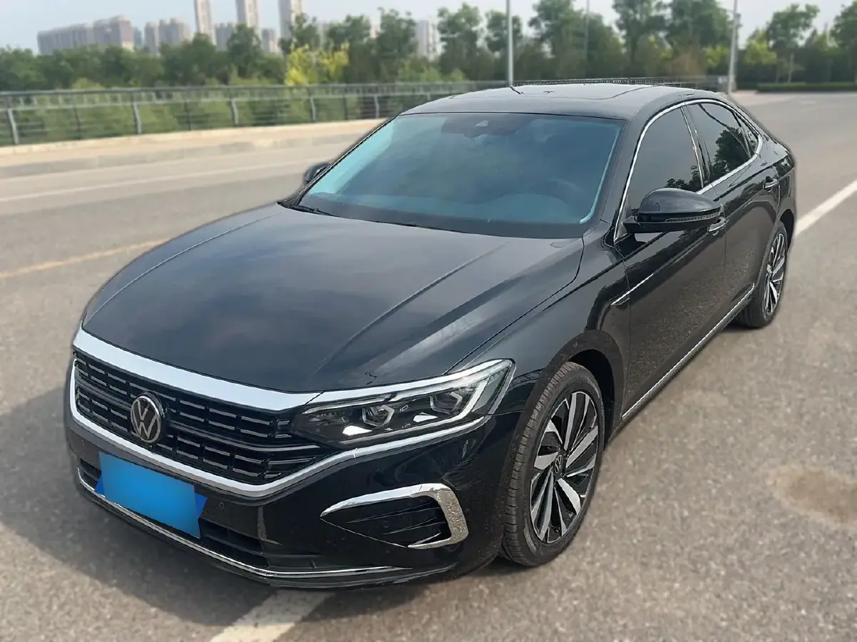 2023 Volkswagen Passat 2.0T 186HP L4 7DCT