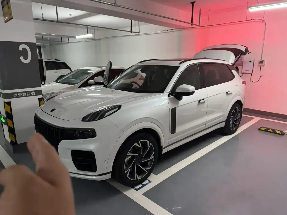 2021 LYNK&CO 09 EM-P 2.0T 254HP L4 8AT PHEV 18.83KWH