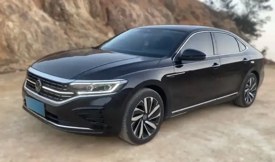 2024 Volkswagen Passat 2.0T 220HP L4 7DCT