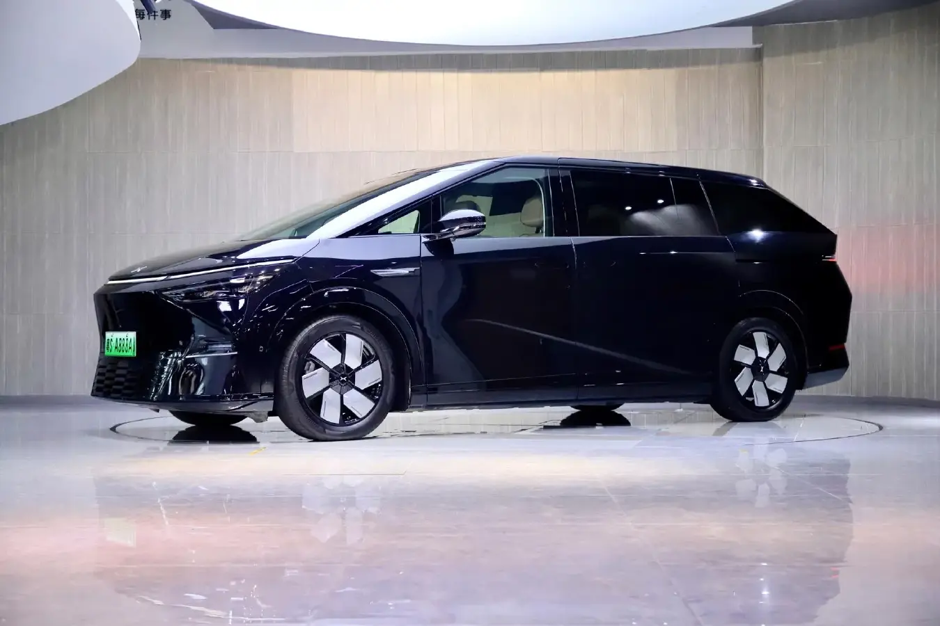 2024 Xpeng X9 BEV 101.5KWH