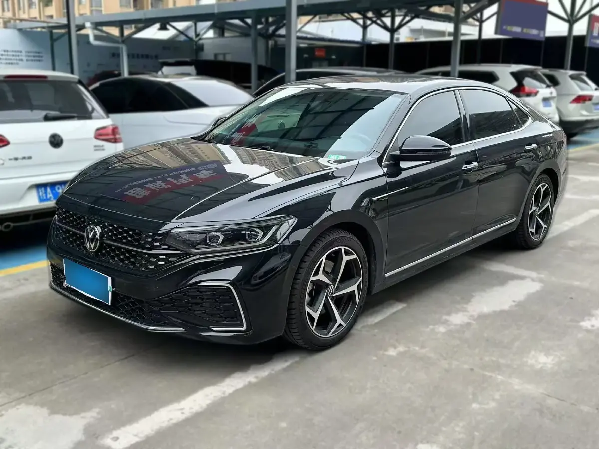 2023 Volkswagen Passat 2.0T 186HP L4 7DCT