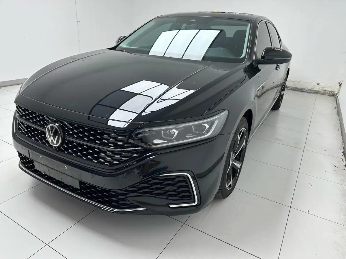 2024 Volkswagen Passat 2.0T 220HP L4 7DCT