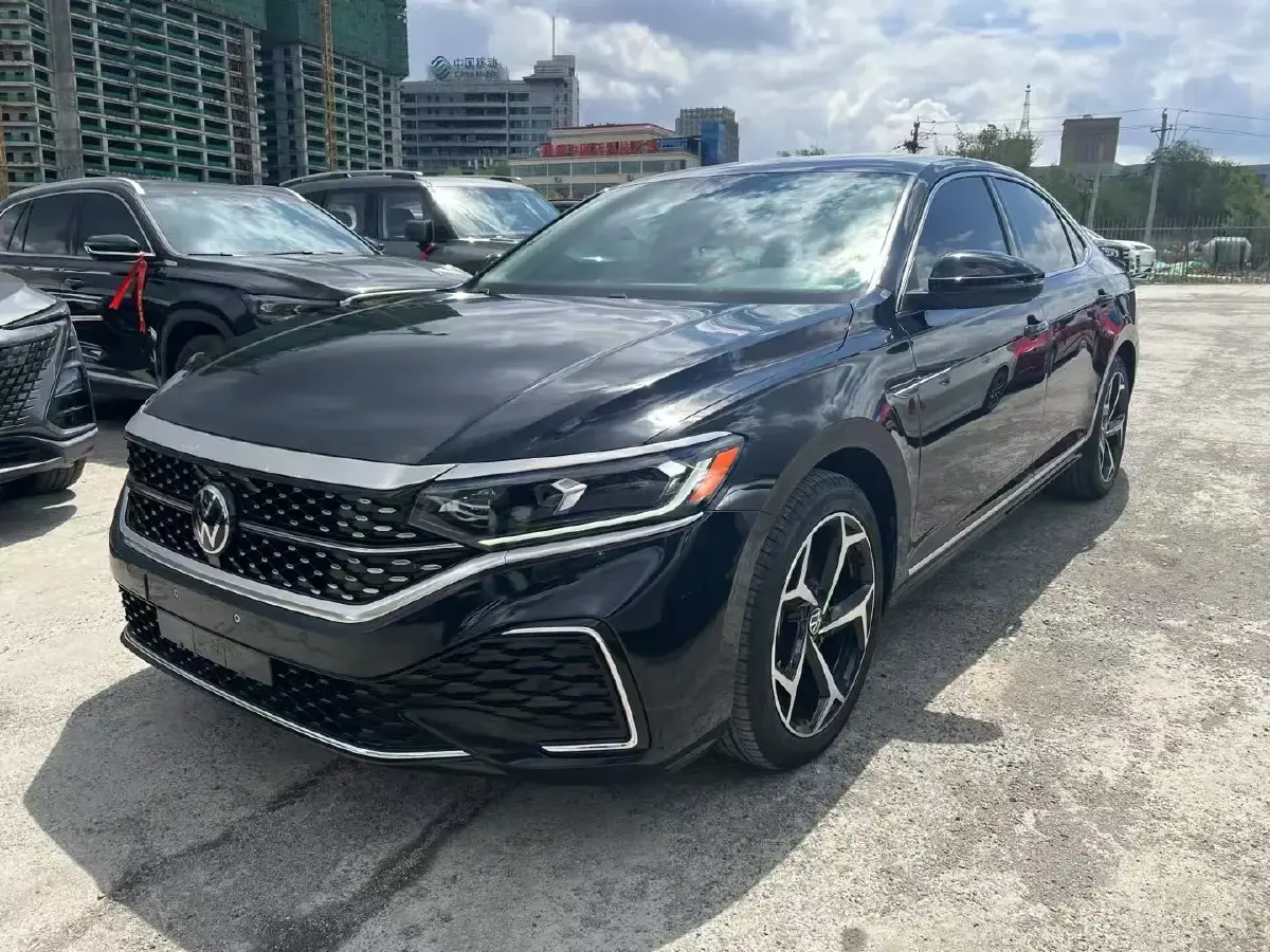 2023 Volkswagen Passat 2.0T 186HP L4 7DCT