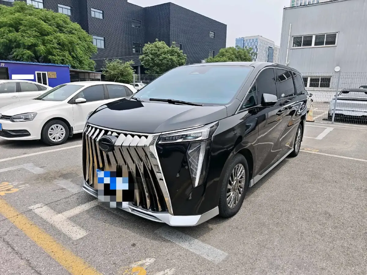 2023 GAC Trumpchi M8 2.0T 190HP L4 E-CVT Hybrid