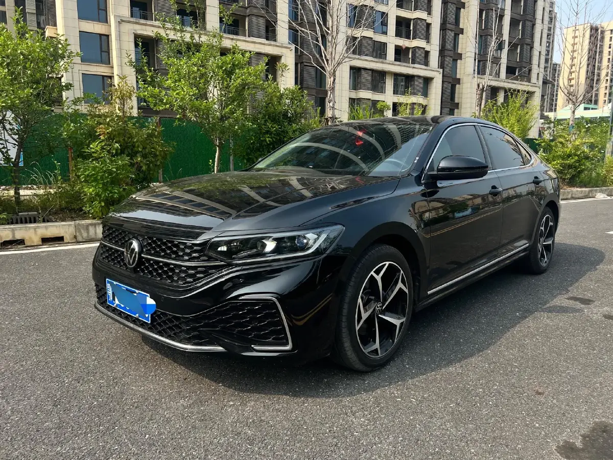 2023 Volkswagen Passat 2.0T 186HP L4 7DCT