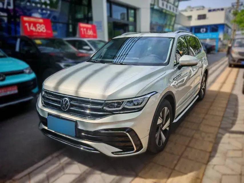 2023 Volkswagen Tiguan L 2.0T 220HP L4 7DCT