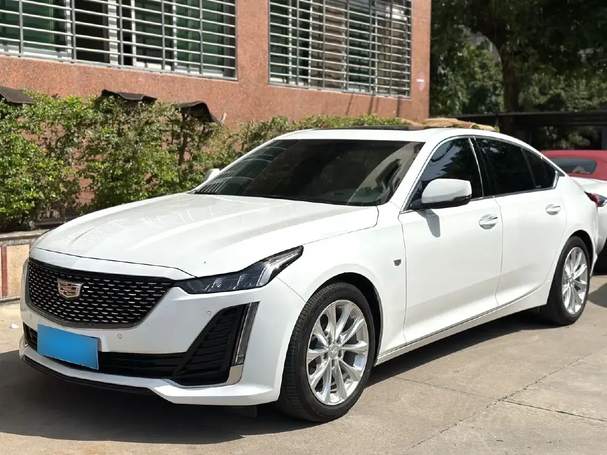 2022 Cadillac CT5 2.0T 237HP L4 10AT