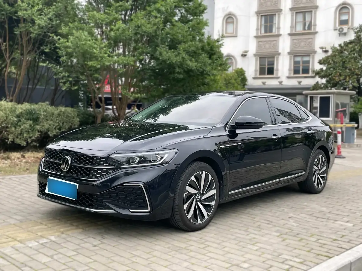 2022 Volkswagen Passat 2.0T 186HP L4 7DCT
