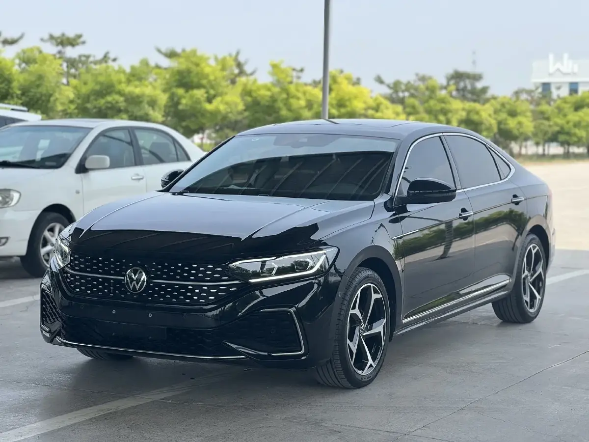 2023 Volkswagen Passat 2.0T 186HP L4 7DCT