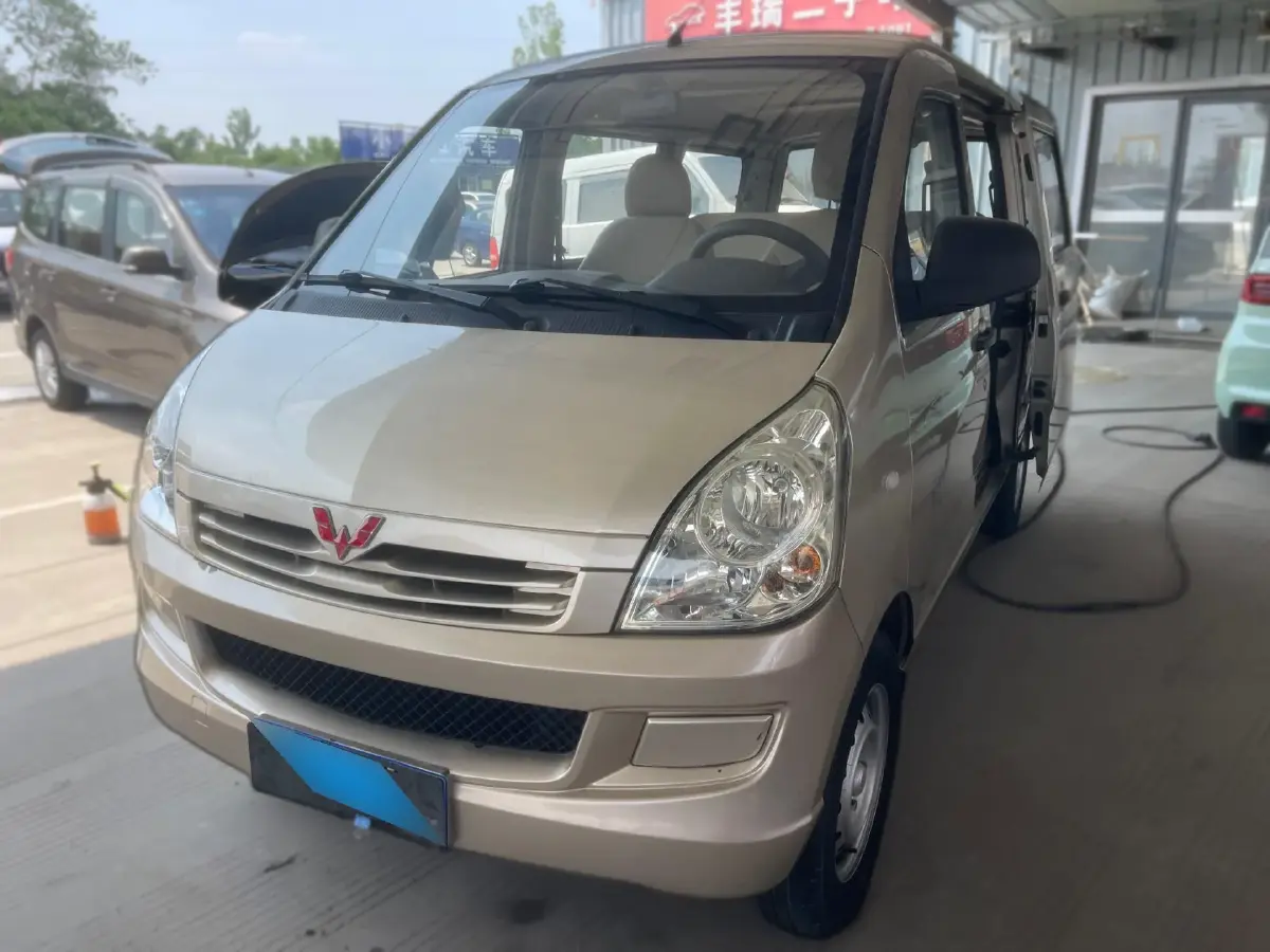 2021 WuLing RongGuang S 1.2L 76HP L4 5MT