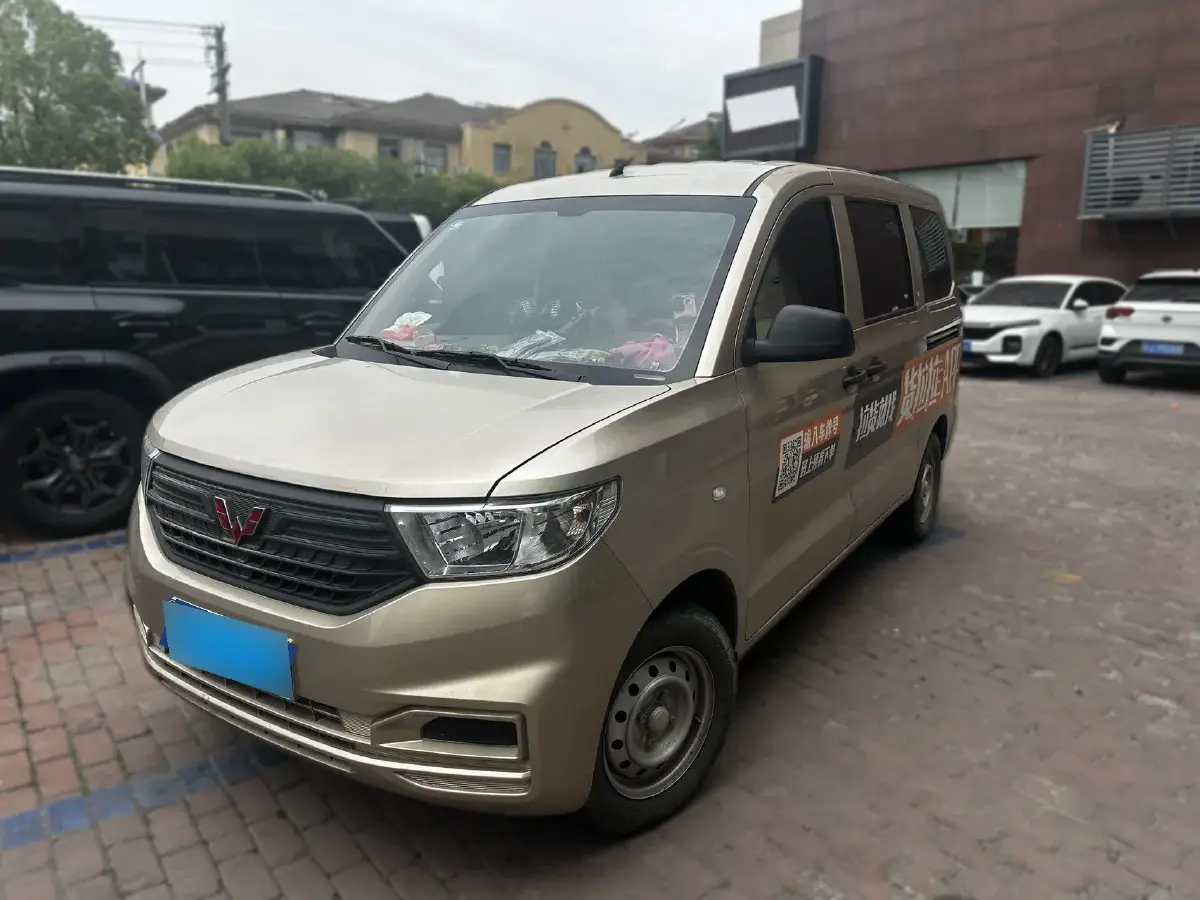 2022 WuLing HongGuang V 1.5L 99HP L4 6MT