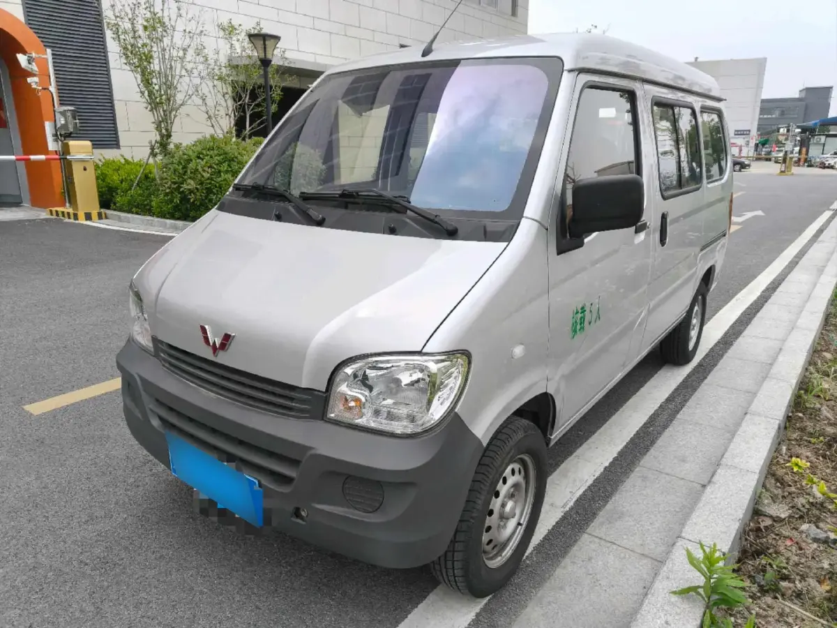 2023 WuLing ZhiGuang 1.5L 102HP L4 5MT