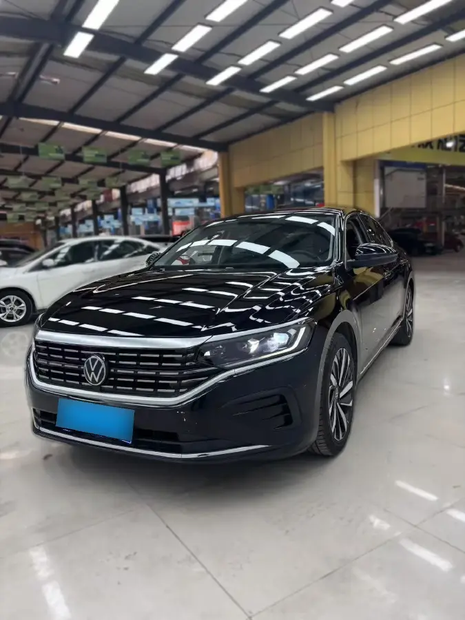 2023 Volkswagen Passat 2.0T 186HP L4 7DCT