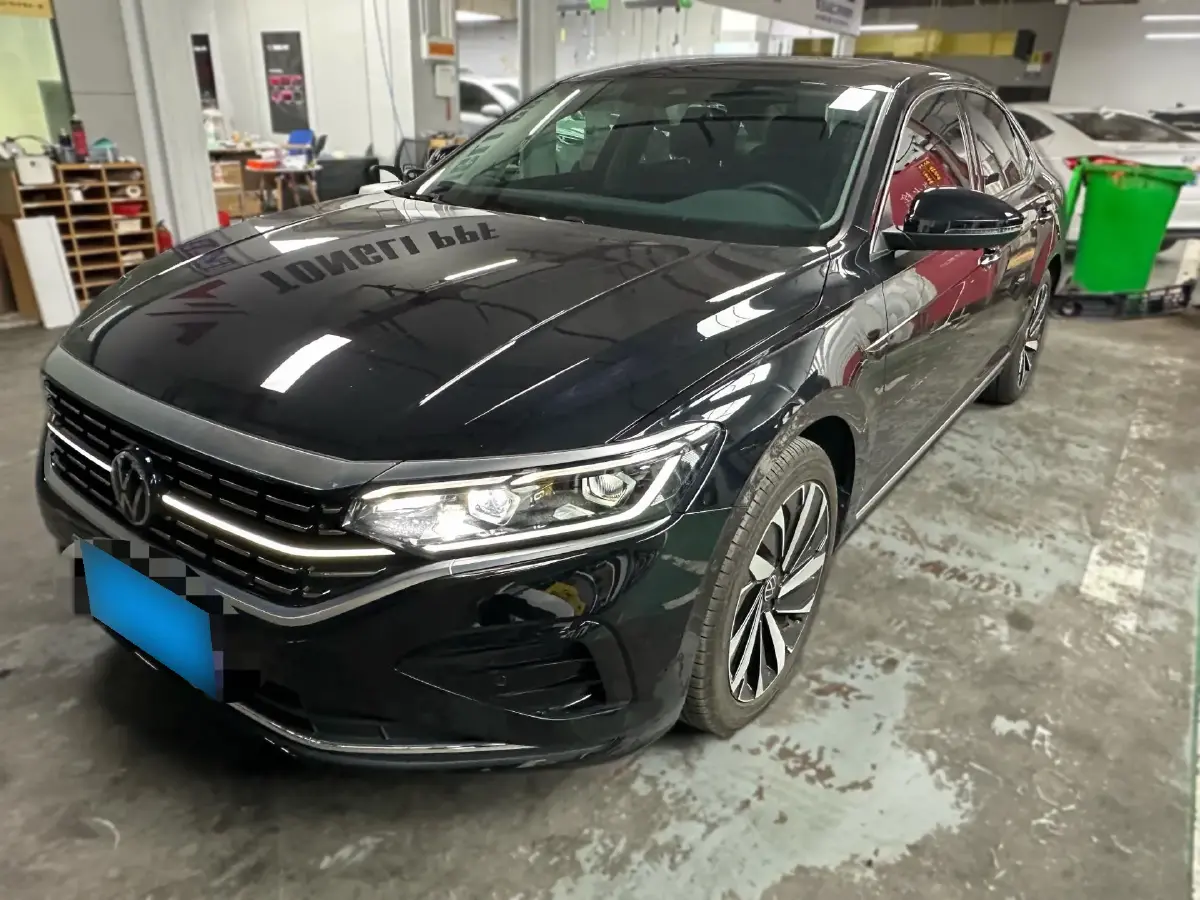 2024 Volkswagen Passat 2.0T 220HP L4 7DCT