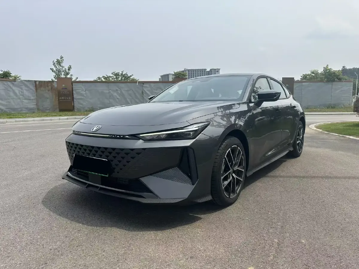 2024 ChangAn UNI-V iDD 1.5L 110HP L4 E-CVT PHEV 18.99KWH