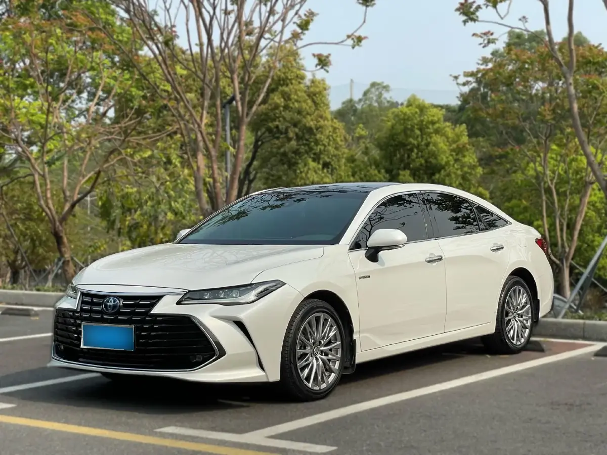 2022 Toyota Avalon 2.5L 178HP L4 E-CVT Hybrid