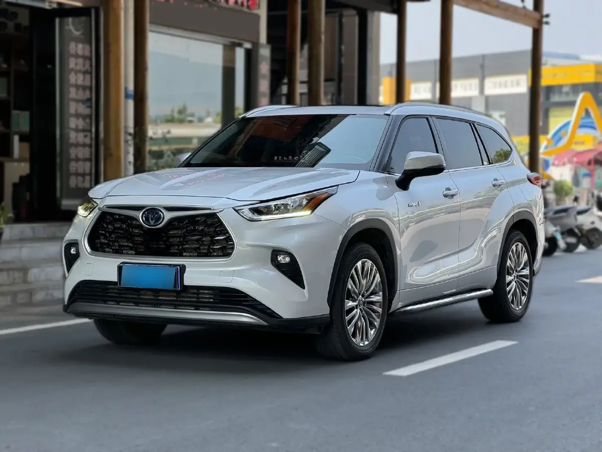 2022 Toyota Highlander 2.5L 192HP L4 E-CVT Hybrid