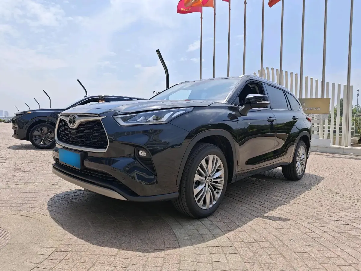 2024 Toyota Highlander 2.5L 189HP L4 E-CVT Hybrid