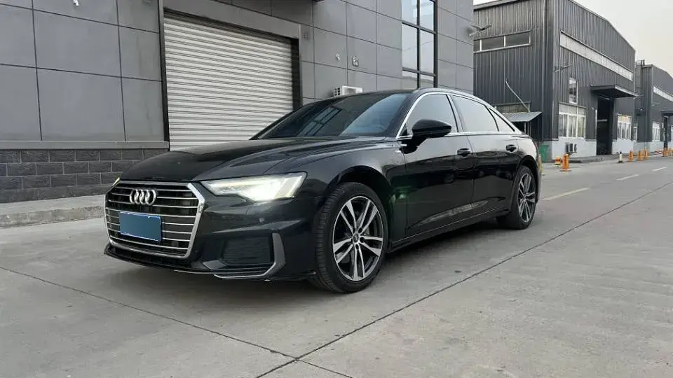 2022 Audi A6L 2.0T 190HP L4 7DCT