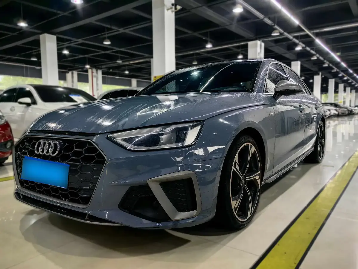 2022 Audi A4L 2.0T 190HP L4 7DCT