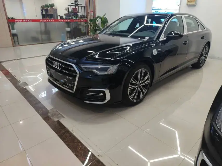 2025 Audi A6L 2.0T 190HP L4 7DCT