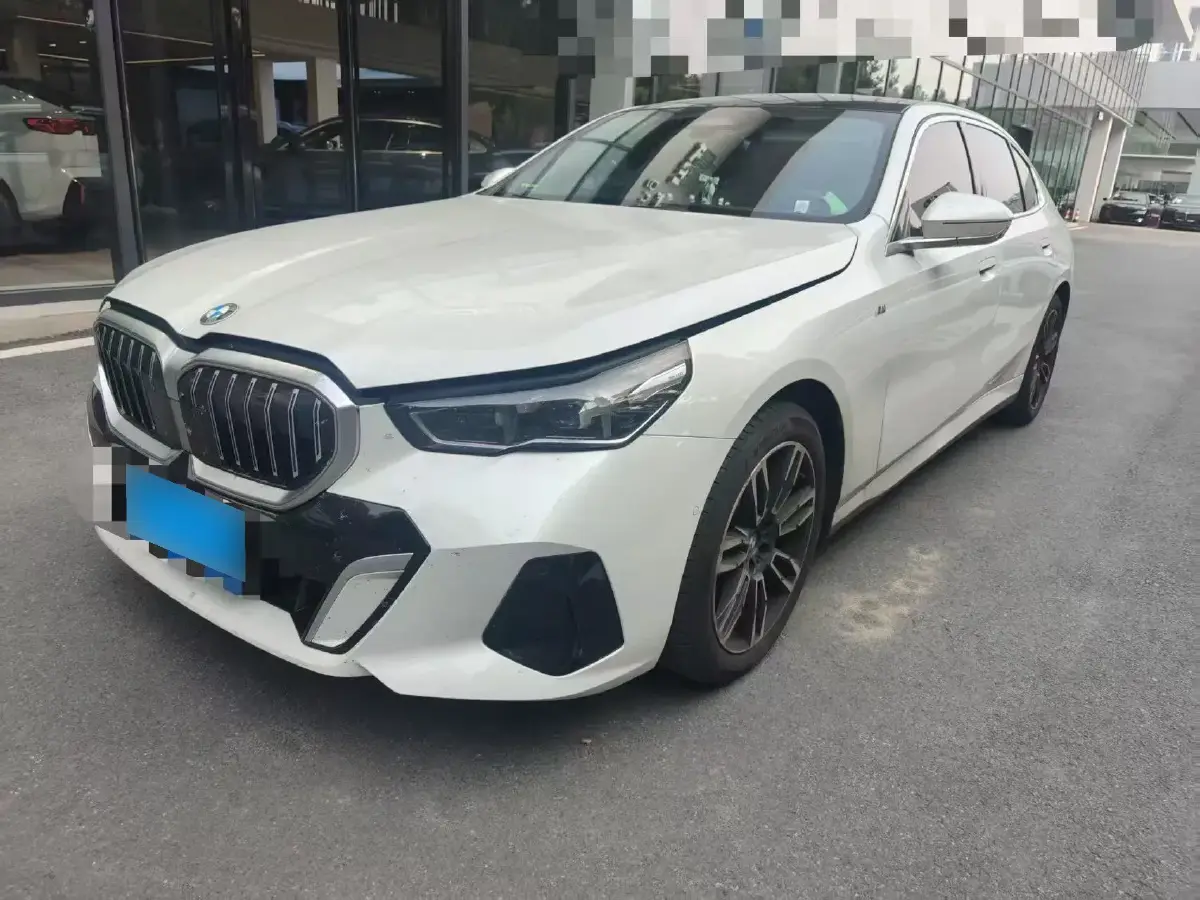 2024 BMW 5 Series 2.0T 258HP L4 8AT