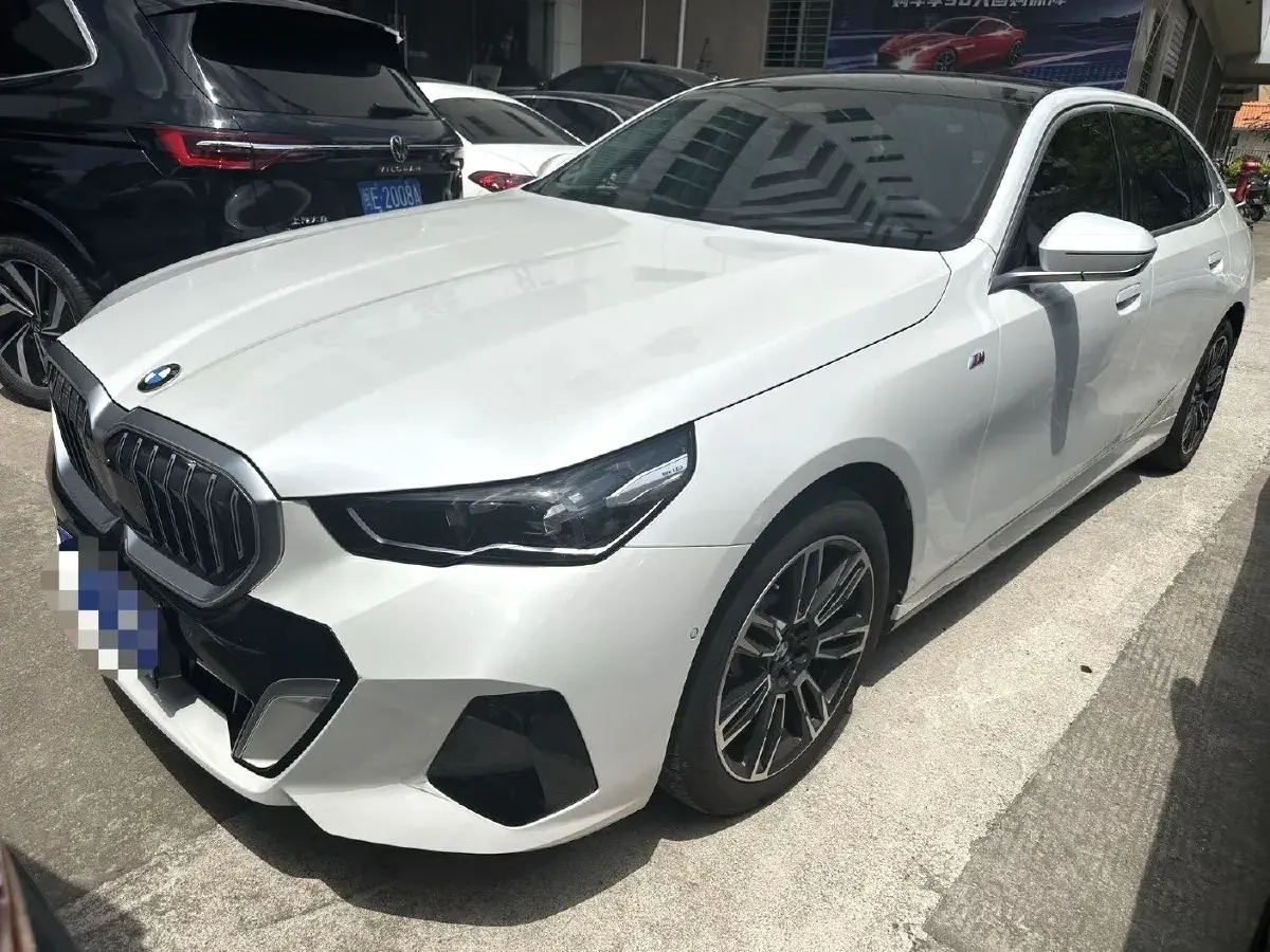 2024 BMW 5 Series 2.0T 258HP L4 8AT