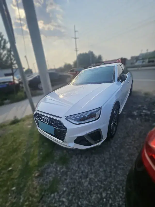 2022 Audi A4L 2.0T 190HP L4 7DCT