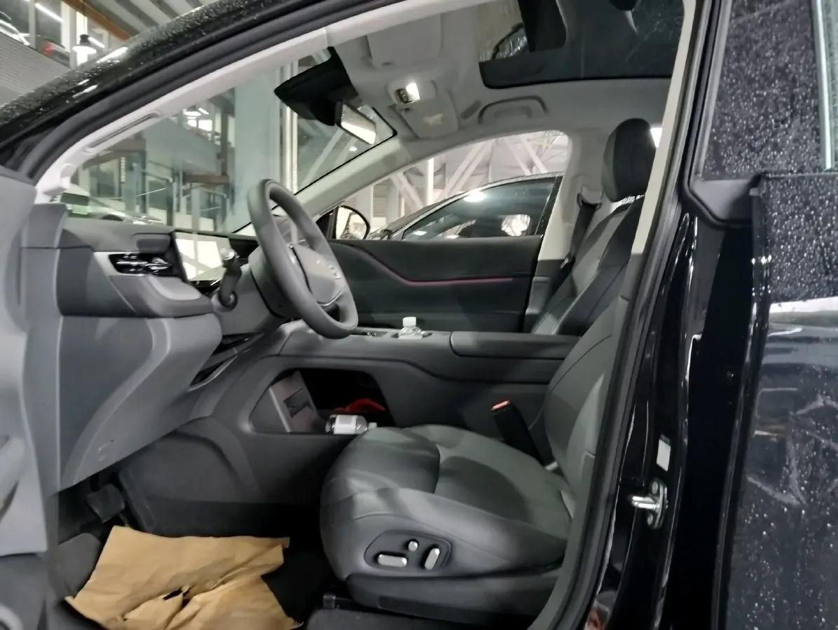 2025 Xpeng G6 BEV 68.5KWH,autocango,china used car exporter,china ev exporter,chinese used car exporter,chinese used ev exporter