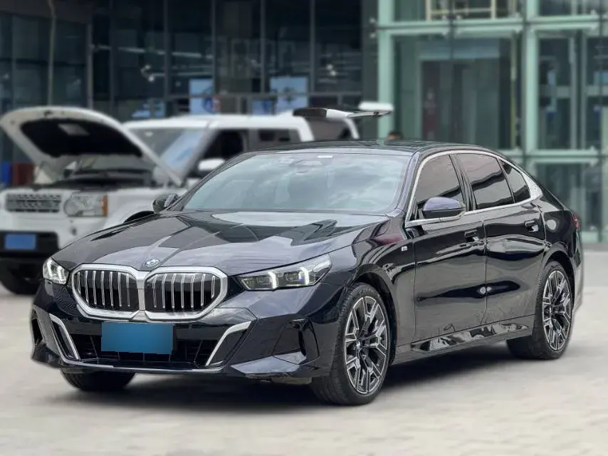 2024 BMW 5 Series 2.0T 258HP L4 8AT