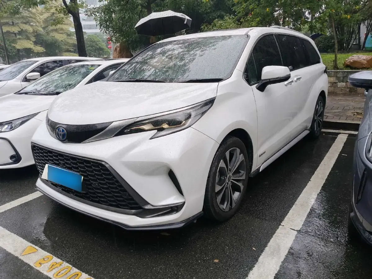 2023 Toyota Granvia 2.5L 189HP L4 E-CVT Hybrid