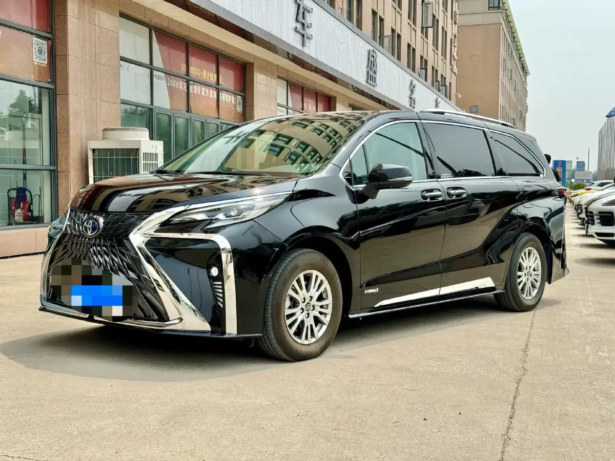2023 Toyota Sienna 2.5L 189HP L4 E-CVT Hybrid